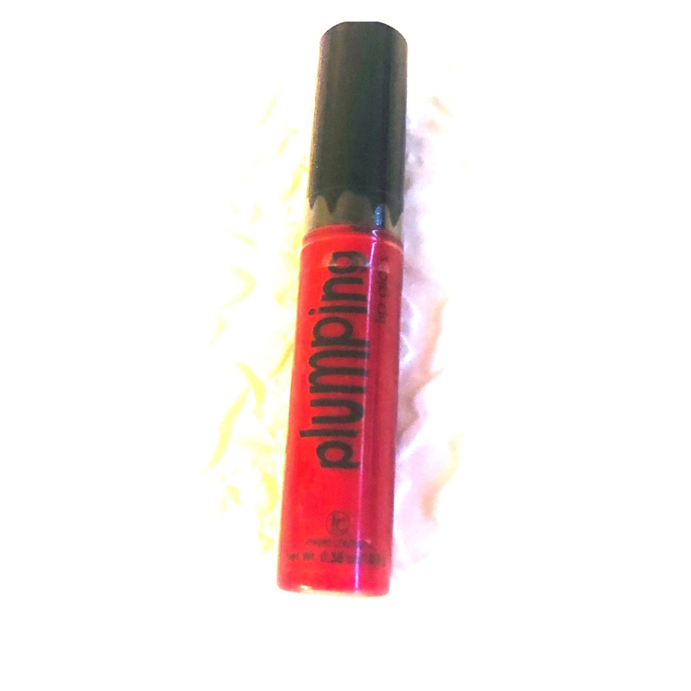Plumping labial lip gloss